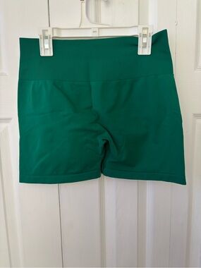 Comfort Stretch Green High-Rise Bike Shorts for Women